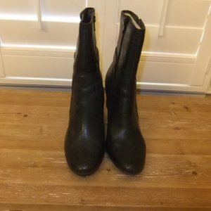 ANA WOMENS BLACK LEATHER BOOTIE-SZ 9.5M